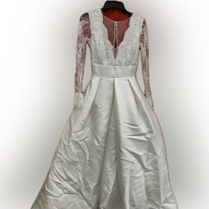 Aire Atelier Sz 8 Elegant White Lace Long Sleeve Wedding Gown